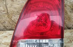 Фонарь внутренний правый для Toyota Land Cruiser 2008 года на фотографиях