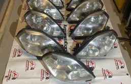 Фара правая для Nissan Teana 2006 года на фотографиях