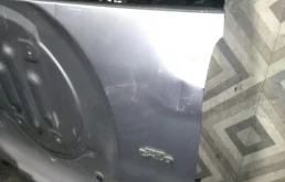 Дверь багажника для Toyota RAV4 2001 года на фотографиях