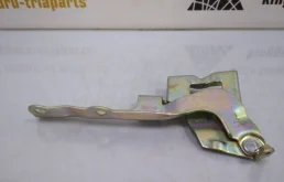 Петля капота левая для Hyundai ix35 2010 года на фотографиях