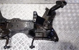 Подрамник двигателя для Suzuki SX4 2008 года на фотографиях