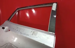 Накладка на дверь задняя правая для Hyundai Solaris 2010 года на фотографиях