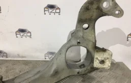 Подрамник двигателя для Volkswagen Touareg 2004 года на фотографиях