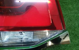 Фонарь внутренний левый для Toyota Land Cruiser 2021 года на фотографиях