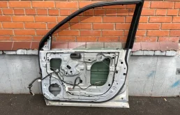 Дверь передняя правая для Nissan X-Trail 2001 года на фотографиях