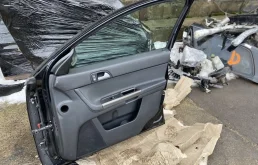 Дверь передняя правая для Volvo S40 2011 года на фотографиях