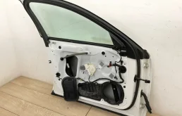 Двери для Audi A6 2013 года на фотографиях