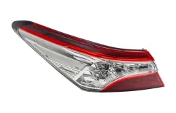 Фара левая для Toyota Camry 2019 года на фотографиях