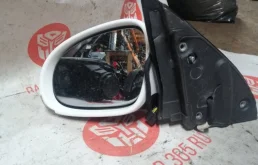 Стекла и зеркала для Volkswagen Jetta 2005 года на фотографиях