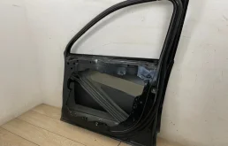 Двери для Volkswagen Touareg 2015 года на фотографиях