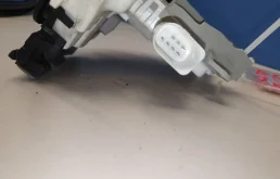 Уплотнитель передней правой двери для Audi A4 2011 года на фотографиях