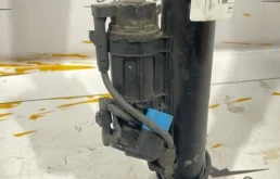 Пневмостойка задняя правая для Mercedes-Benz S class 2017 года на фотографиях