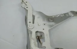 Петля капота левая для BMW X5 на фотографиях