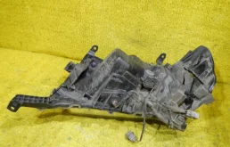 Фара правая для Toyota Land Cruiser 2021 года на фотографиях