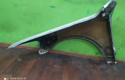 Крыло правое для Volkswagen Touareg 2002 года на фотографиях