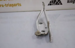 Петля капота левая для Skoda Octavia на фотографиях