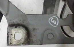 Петля капота левая для Audi Q5 2010 года на фотографиях