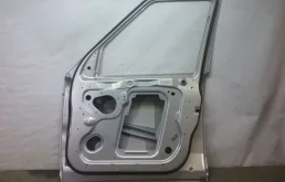 Дверь передняя правая для Land Rover Discovery 2008 года на фотографиях