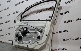 Дверь передняя правая для Volvo S40 1996 года на фотографиях