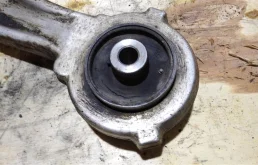 Качающийся рычаг правый для Nissan Teana на фотографиях