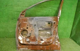 Дверь передняя правая для Toyota RAV4 2014 года на фотографиях