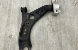Рычаг передний левый нижний для Volkswagen Tiguan 2014 года на фотографиях