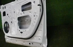 Дверь передняя правая для Lexus RX 2010 года на фотографиях