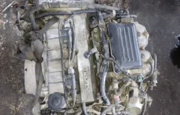 Двигатель для Mazda MPV 1999 года на фотографиях