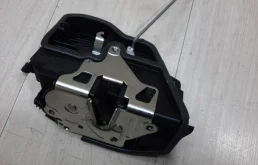 Уплотнитель передней правой двери для BMW 5er 2015 года на фотографиях