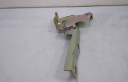 Петля капота правая для Hyundai ix35 на фотографиях