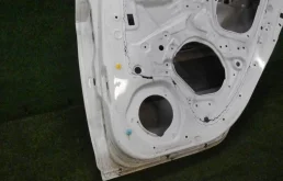 Накладка на дверь задняя правая для Hyundai Solaris 2010 года на фотографиях