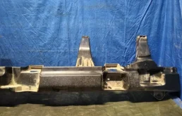 Усилитель переднего бампера для Renault Duster 2012 года на фотографиях