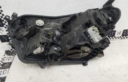 Фара ксенон левая для Toyota RAV4 2018 года на фотографиях