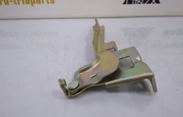 Петля капота левая для Hyundai ix35 2010 года на фотографиях