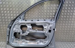 Дверь передняя правая для BMW 3er 2006 года на фотографиях