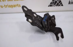 Петля капота правая для BMW X3 2015 года на фотографиях