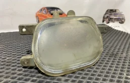 Противотуманка (ПТФ) передняя левая для Volvo XC90 2004 года на фотографиях