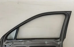 Дверь передняя правая для Volkswagen Touareg 2015 года на фотографиях