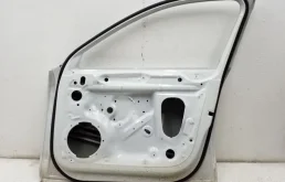 Дверь передняя правая для Audi A4 2016 года на фотографиях