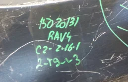 Крылья для Toyota RAV4 2013 года на фотографиях