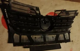 Решетка радиатора для Volkswagen Jetta 2009 года на фотографиях