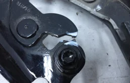 Петля капота левая для BMW 3er 2020 года на фотографиях