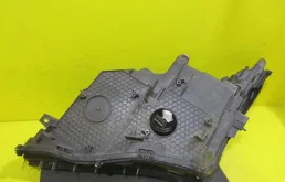 Фара правая для Lexus RX 2020 года на фотографиях