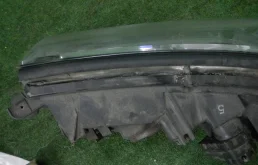 Фара правая для Toyota Land Cruiser 2011 года на фотографиях