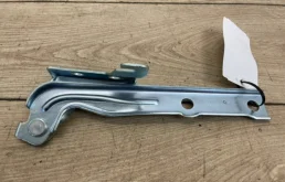 Крепление петли капота для Volkswagen Tiguan на фотографиях