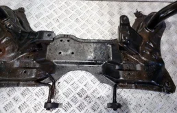 Подрамник двигателя для Suzuki SX4 2008 года на фотографиях