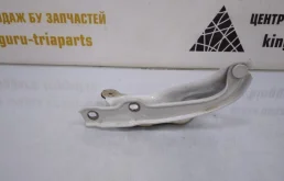 Петля капота левая для Skoda Octavia на фотографиях