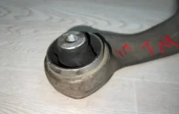 Рычаг передний правый нижний для BMW 5er 2013 года на фотографиях