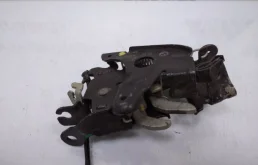 Замок капота левый для BMW 5er 2023 года на фотографиях