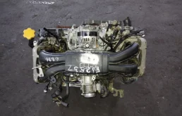 Двигатель без навесного для Subaru Legacy 2015 года на фотографиях